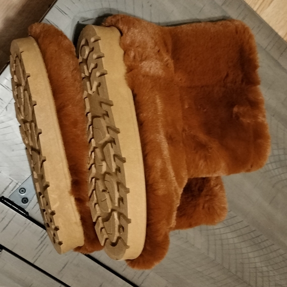 Brown faux fur boots - Picture 4 of 4